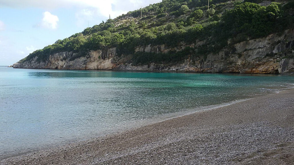 Makrys Gialos beach